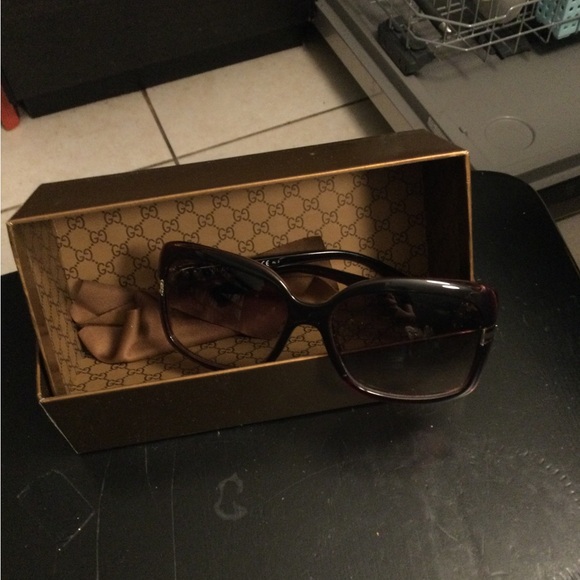 Womens designer sunglasses. Gucci model #GG3188/S - Picture 6 of 6